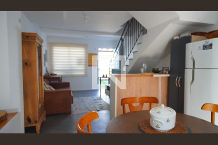 Sala e cozinha de casa para alugar com 2 quartos, 60m² em Campo Novo, Porto Alegre