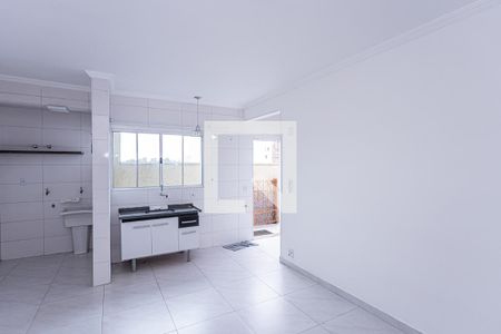 Sala, cozinha e área de serviço de apartamento para alugar com 1 quarto, 26m² em Vila dos Remedios, São Paulo