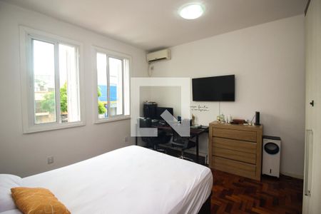 Quarto 1 de apartamento para alugar com 2 quartos, 85m² em Medianeira, Porto Alegre