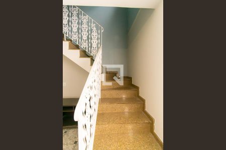 Escada de casa para alugar com 3 quartos, 125m² em Vila California, São Paulo