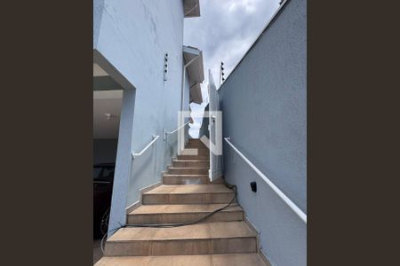 lateral da entrada da casa de casa de condomínio à venda com 3 quartos, 319m² em Jardim Promeca, Várzea Paulista