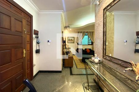 Hall de entrada de casa à venda com 4 quartos, 400m² em Nova Vista, Belo Horizonte