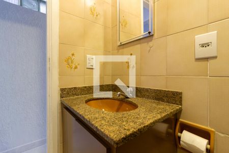 Banheiro de casa de condomínio para alugar com 1 quarto, 80m² em Vila Madalena, São Paulo