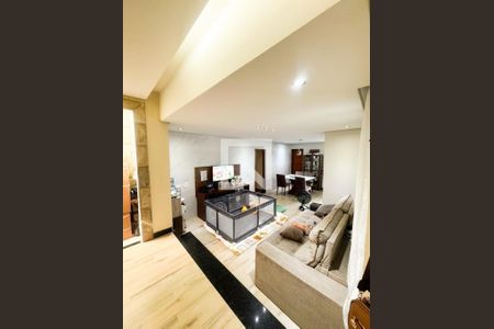 Sala de casa para alugar com 3 quartos, 206m² em Serrano, Belo Horizonte