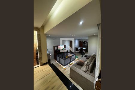 Sala de casa para alugar com 3 quartos, 206m² em Serrano, Belo Horizonte