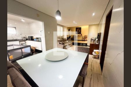 Sala de casa para alugar com 3 quartos, 206m² em Serrano, Belo Horizonte