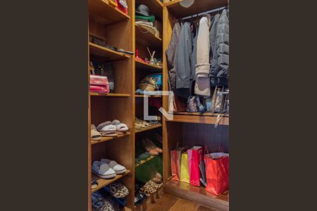 Closet da Suíte 1 de casa à venda com 3 quartos, 200m² em Chácara Sergipe, São Bernardo do Campo