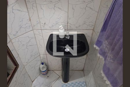 Banheiro de casa para alugar com 3 quartos, 100m² em Vila Dionisia, São Paulo