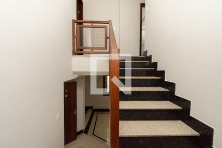 Escadas de Acesso aos Quartos de casa à venda com 3 quartos, 200m² em Conjunto Agua Branca, Contagem