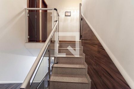 Escada de casa à venda com 3 quartos, 369m² em Cabral, Contagem