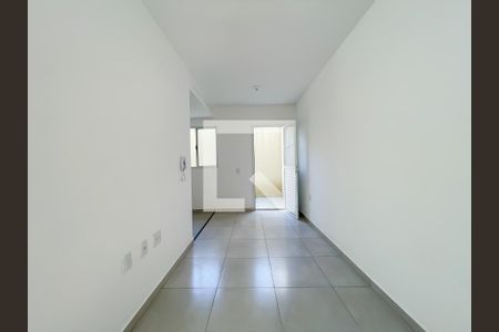 Sala de casa de condomínio à venda com 2 quartos, 52m² em Santa Maria, Osasco