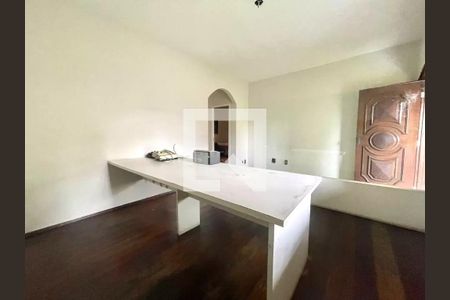 Casa para alugar com 4 quartos, 224m² em Ouro Preto, Belo Horizonte