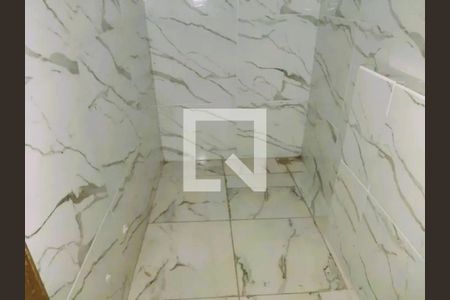 Banheiro de casa para alugar com 2 quartos, 60m² em Santa Terezinha, Belo Horizonte