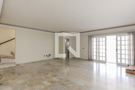 Sala de casa de condomínio para alugar com 4 quartos, 247m² em Vila Albano, São Paulo