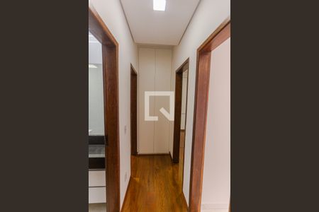 Corredor de apartamento para alugar com 3 quartos, 95m² em Sagrada Família, Belo Horizonte