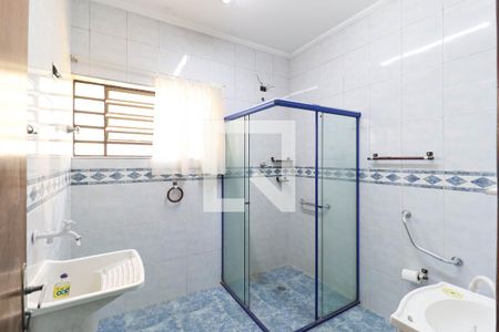 Banheiro e Área de serviço de casa para alugar com 1 quarto, 45m² em Parque Novo Mundo, São Paulo