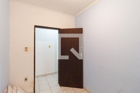 Quarto 2 de casa para alugar com 3 quartos, 130m² em Vila Janete, Carapicuíba
