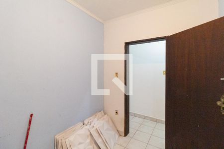 Quarto 2 de casa para alugar com 3 quartos, 130m² em Vila Janete, Carapicuíba