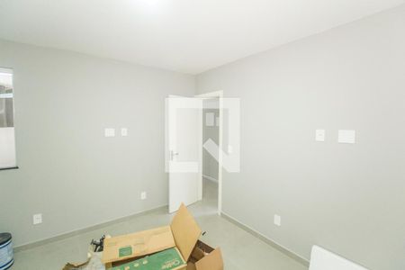 Quarto 1 de casa para alugar com 2 quartos, 75m² em Marechal Hermes, Rio de Janeiro