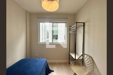 Quarto 1 de apartamento para alugar com 2 quartos, 52m² em Itacorubi, Florianópolis