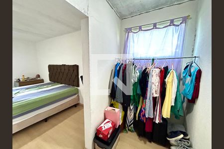 Closet da suíte de casa para alugar com 2 quartos, 116m² em Jardim do Papai, Guarulhos