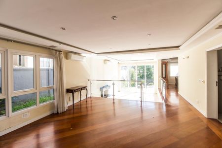 Sala de casa de condomínio para alugar com 4 quartos, 600m² em Alphaville Residencial Zero, Barueri