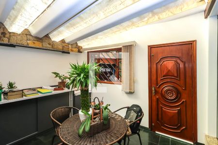 Escritório de casa para alugar com 3 quartos, 234m² em Jardim Patente Novo, São Paulo