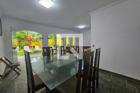 Casa para alugar com 6 quartos, 230m² em Jardim Centenario, Guarujá