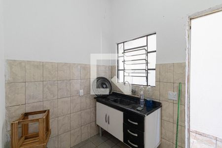 Cozinha de casa para alugar com 1 quarto, 20m² em Conjunto Residencial José Bonifácio, São Paulo