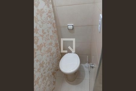 Banheiro de kitnet/studio para alugar com 1 quarto, 38m² em Jardim Santana (Vicente de Carvalho), Guarujá