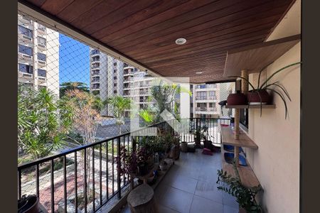 Varanda de apartamento para alugar com 4 quartos, 140m² em Barra da Tijuca, Rio de Janeiro