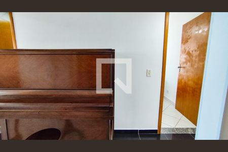 Sala de apartamento para alugar com 3 quartos, 174m² em Vila Tupi, Praia Grande