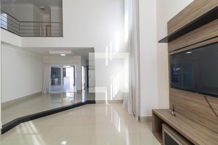 Salas de casa de condomínio para alugar com 3 quartos, 255m² em Swiss Park, Campinas