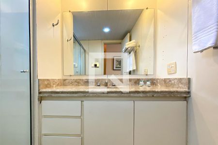 Banheiro da Suíte de apartamento para alugar com 1 quarto, 42m² em Savassi, Belo Horizonte