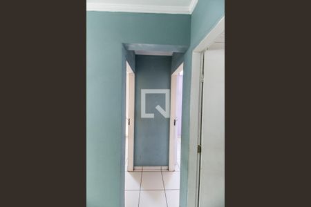 Corredor de apartamento para alugar com 2 quartos, 50m² em Parque Jose Alex Andre, Carapicuíba