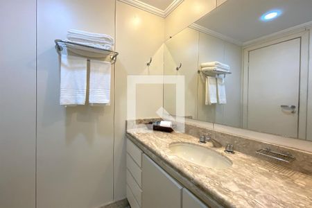 Banheiro da Suíte de apartamento para alugar com 1 quarto, 49m² em Savassi, Belo Horizonte