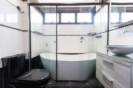 Banheiro da Suíte de apartamento para alugar com 1 quarto, 68m² em Cambuí, Campinas