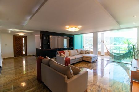 Sala de casa de condomínio à venda com 5 quartos, 480m² em São Francisco, Niterói