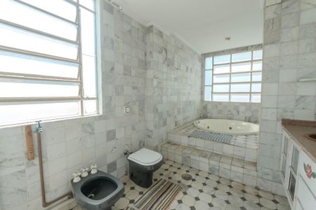 Apartamento para alugar com 54m², 1 quarto e sem vaga Apartamento para alugar com 54m², 1 quarto e sem vagaBanheiro da Suíte 1