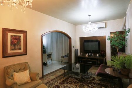 Sala de casa para alugar com 3 quartos, 360m² em Ipiranga, Belo Horizonte