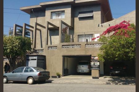 Casa para alugar com 270m², 4 quartos e 4 vagas Casa para alugar com 270m², 4 quartos e 4 vagasFachada