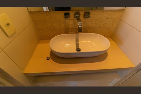 Apartamento à venda com 100m², 1 quarto e 2 vagas Apartamento à venda com 100m², 1 quarto e 2 vagasBanheiro da Suite