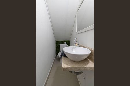 Lavabo de casa de condomínio à venda com 2 quartos, 72m² em Vila Araguaia, São Paulo