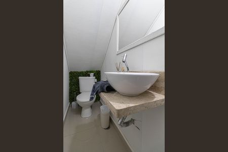 Lavabo de casa de condomínio à venda com 2 quartos, 72m² em Vila Araguaia, São Paulo