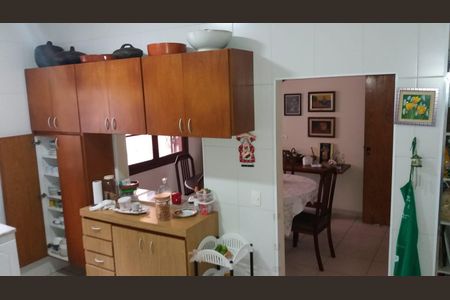 Casa à venda com 400m², 3 quartos e 3 vagas Casa à venda com 400m², 3 quartos e 3 vagasCozinha