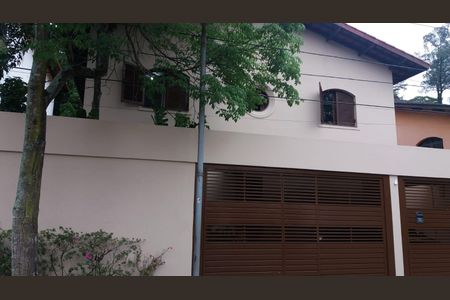Casa à venda com 400m², 3 quartos e 3 vagas Casa à venda com 400m², 3 quartos e 3 vagasFachada