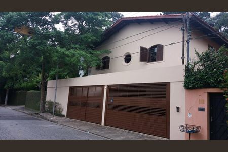 Casa à venda com 400m², 3 quartos e 3 vagas Casa à venda com 400m², 3 quartos e 3 vagasFachada