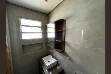 Casa à venda com 499m², 5 quartos e 8 vagas Casa à venda com 499m², 5 quartos e 8 vagasBanheiro da Suíte 2