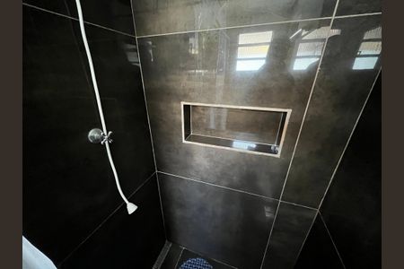 Casa à venda com 499m², 5 quartos e 8 vagas Casa à venda com 499m², 5 quartos e 8 vagasBanheiro da Suíte 2