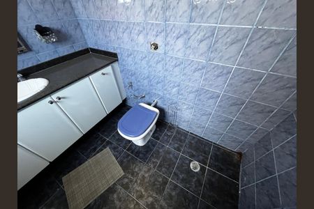 Casa à venda com 499m², 5 quartos e 8 vagas Casa à venda com 499m², 5 quartos e 8 vagasBanheiro